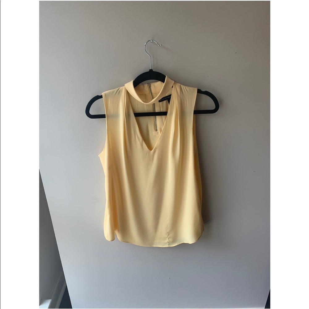 Yellow keyhole tank